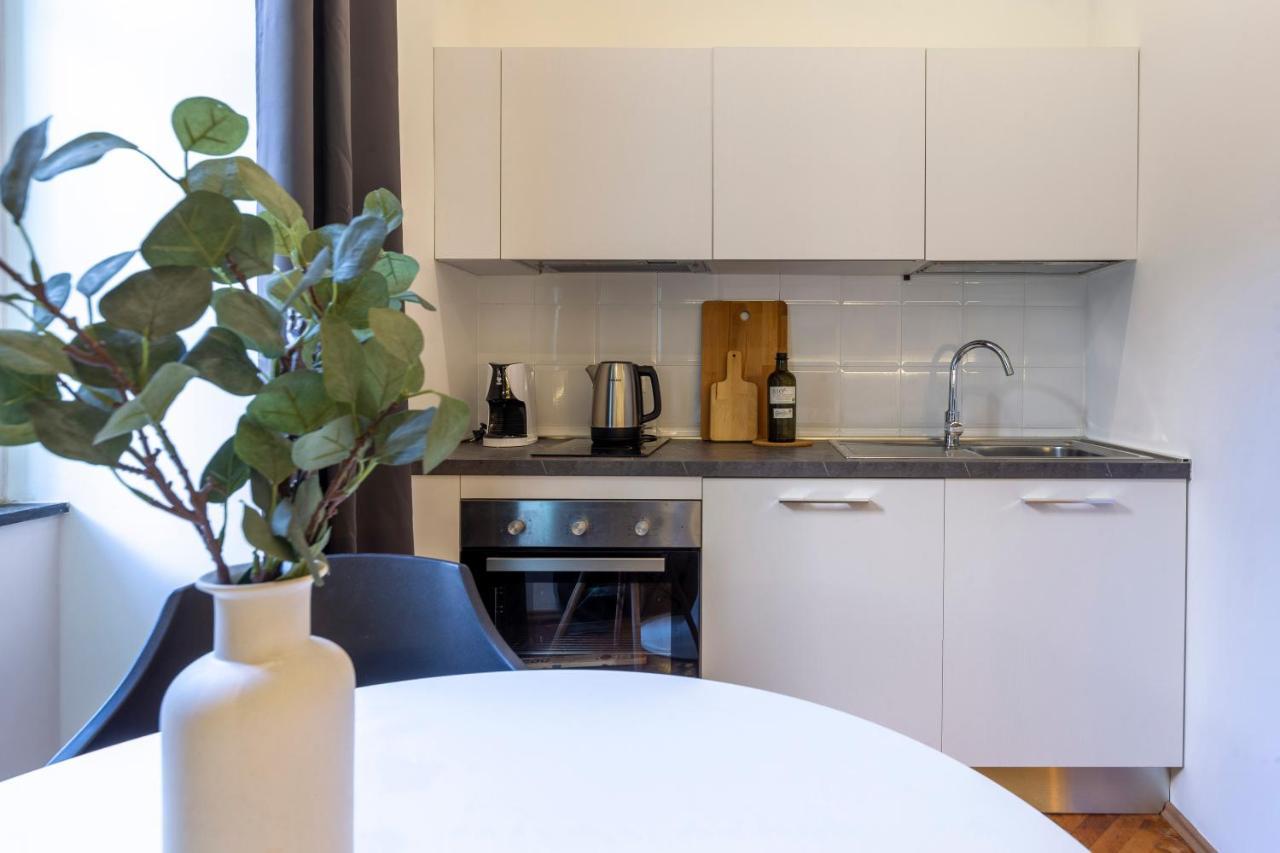 Amazing Studio In The City Center + Wifi Triest Exterior foto